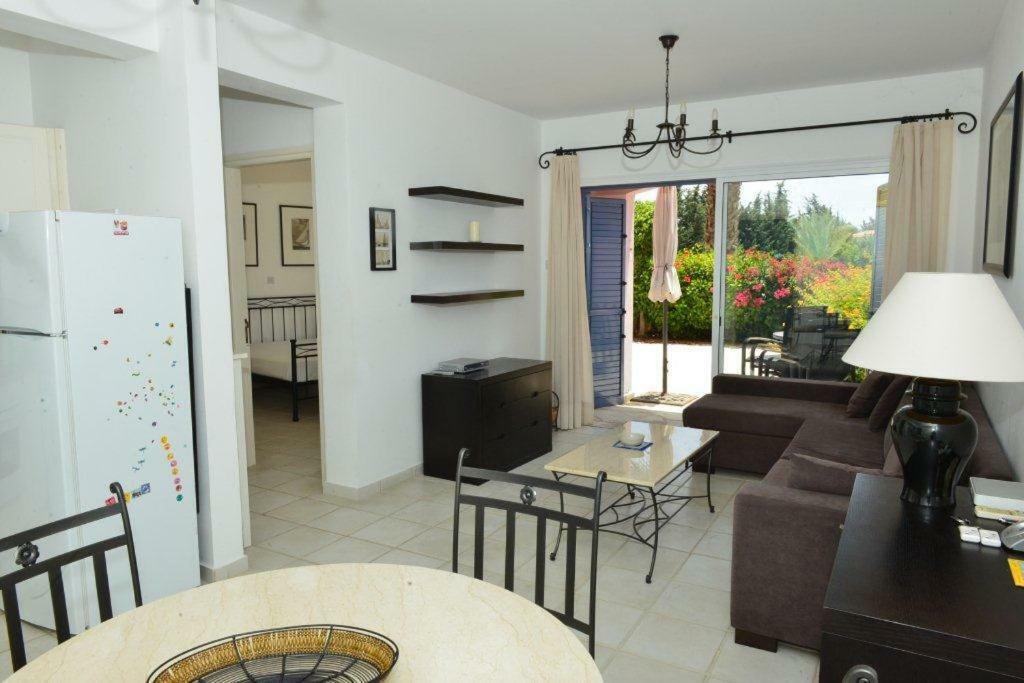 Limnaria Villas Sunny Garden Apartment Paphos Exterior photo